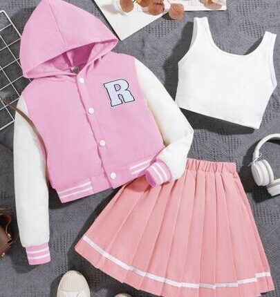 SHEIN بنات مدرز بالحروف لونين قبعة جاكيت & تنورة ذو تجاعيد & لباس علوي تانك