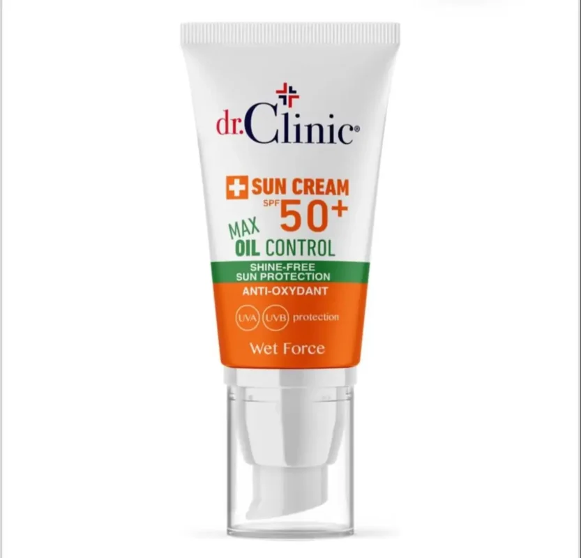 كريم واقي من الشمس ومضاد لبقع البشرة من دكتور كلينيك Dr Clinic عامل حماية SPF +50