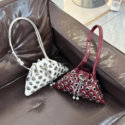 حقيبة كروس بودي نسائية بأسلوب البانك مع مسامير، حقيبة دلو صغيرة للتنقل، حقيبة زلابية تحت الإبط، حقيبة سحابة، حقيبة يد بأسلوب الشارع